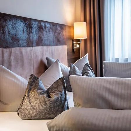 Bernrieder Hof Gmbh فندق 4*