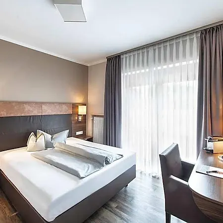 فندق Bernrieder Hof Gmbh 4*